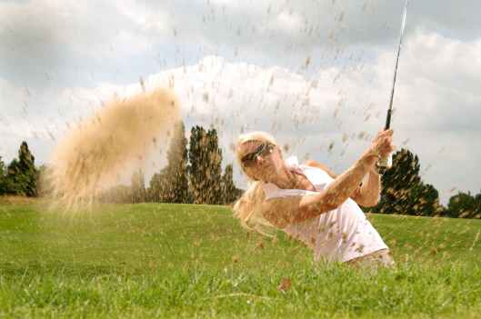woman playing golf during daytime